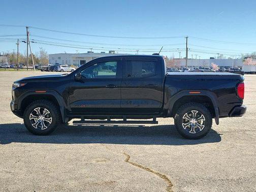 Onyx Black 2024 GMC Canyon AT4