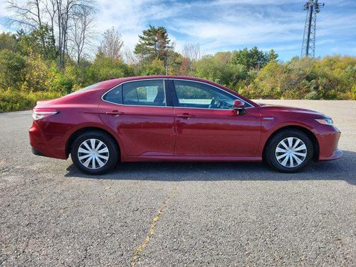 2018 Toyota Camry Hybrid LE