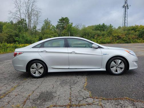 2014 Hyundai SONATA Hybrid Limited