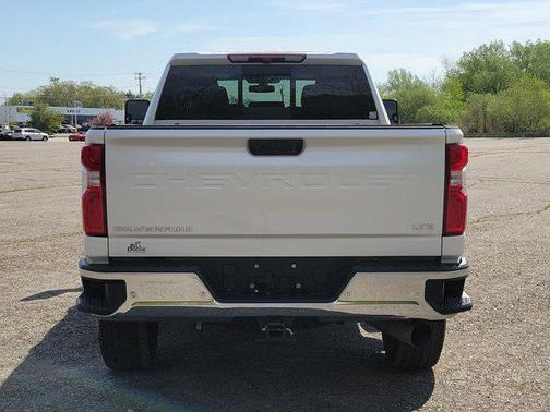 Iridescent Pearl Tricoat 2022 Chevrolet Silverado 3500 LTZ