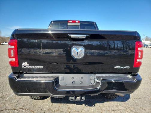 2022 RAM 2500 Laramie Crew Cab 4x4 6'4' Box