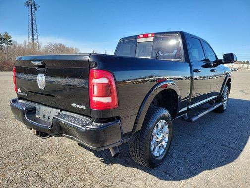 2022 RAM 2500 Laramie Crew Cab 4x4 6'4' Box