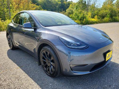 2022 Tesla Model Y Long Range Dual Motor All-Wheel Drive