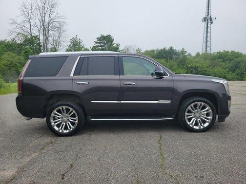 2017 Cadillac Escalade Luxury