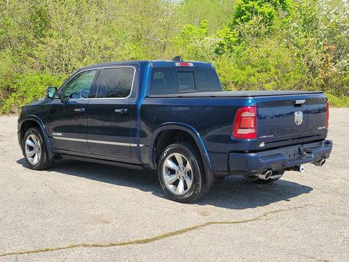 Patriot Blue Pearlcoat 2022 RAM 1500 Limited