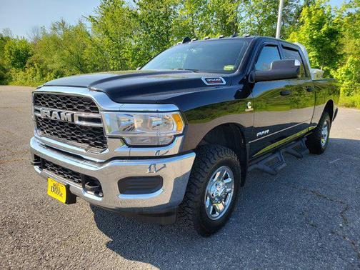 2021 RAM 3500 Tradesman Crew Cab 4x4 6'4' Box