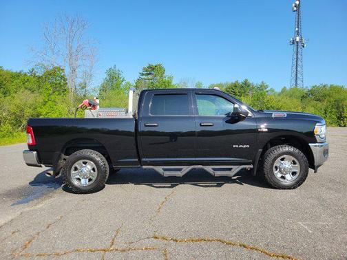 2021 RAM 3500 Tradesman Crew Cab 4x4 6'4' Box