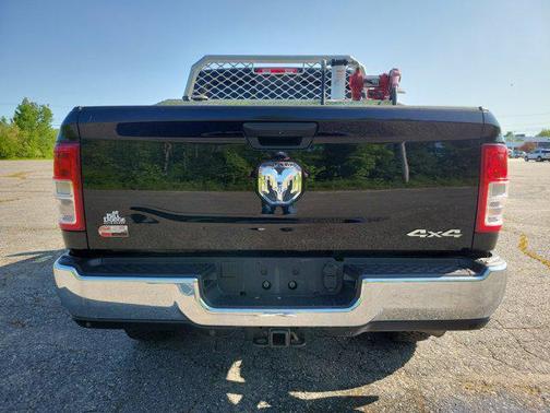 2021 RAM 3500 Tradesman Crew Cab 4x4 6'4' Box