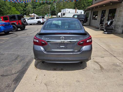 Gun Metallic 2017 Nissan Altima 2.5 SR