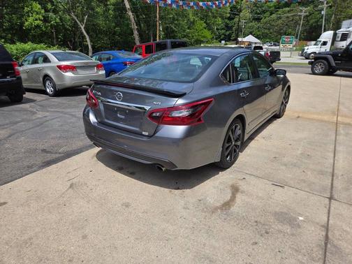Gun Metallic 2017 Nissan Altima 2.5 SR