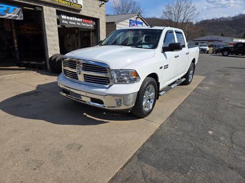 Bright White Clearcoat 2018 RAM 1500 Big Horn