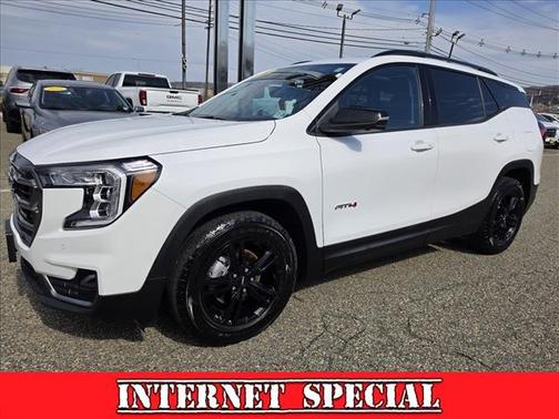 Summit White 2022 GMC Terrain AWD AT4
