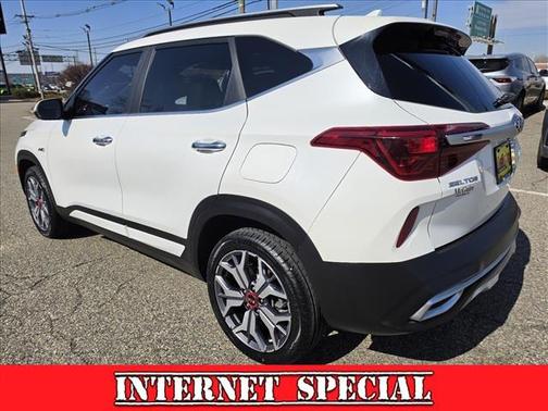 Snow White Pearl 2021 Kia Seltos SX Turbo
