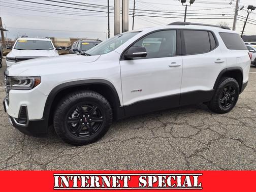 White Frost Tricoat 2023 GMC Acadia AWD AT4
