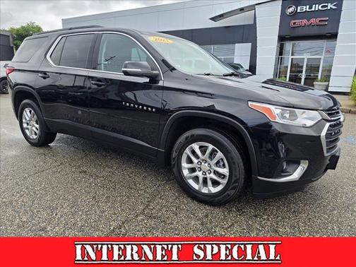Mosaic Black Metallic 2021 Chevrolet Traverse LT Cloth