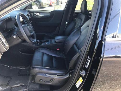 2023 Volvo XC40 B5 Core