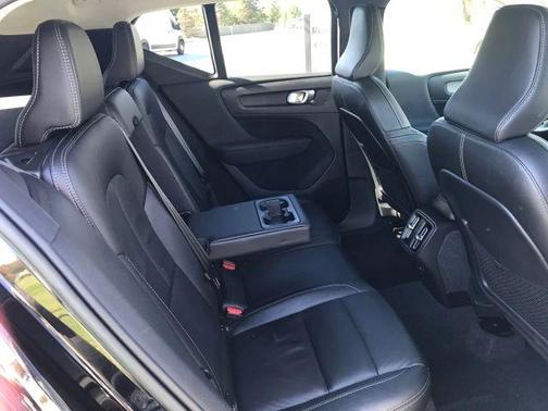 2023 Volvo XC40 B5 Core