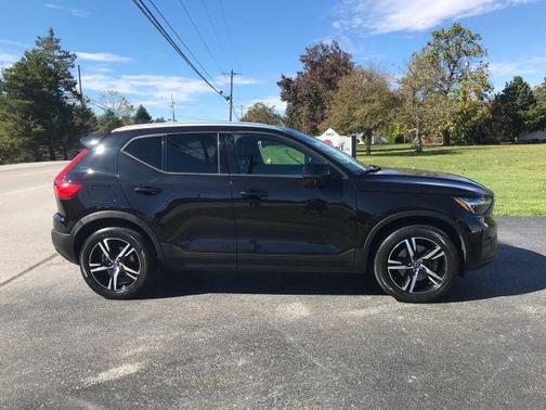 2023 Volvo XC40 B5 Core