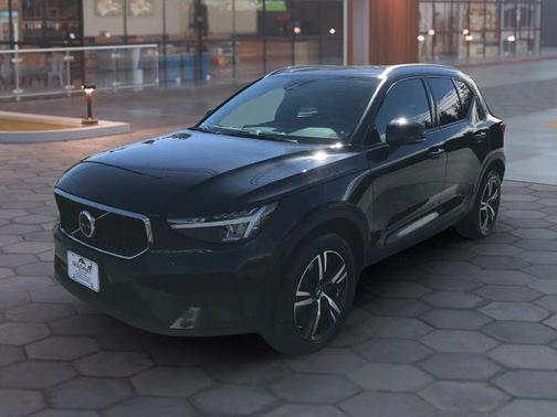 2023 Volvo XC40 B5 Core