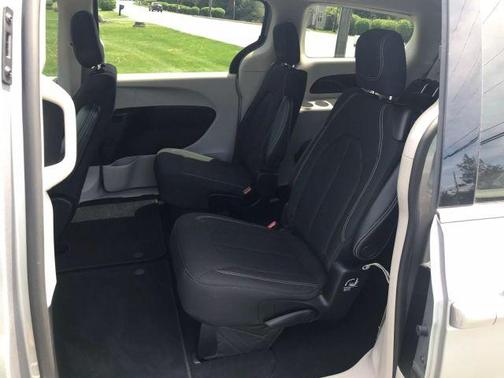 2021 Chrysler Voyager LX