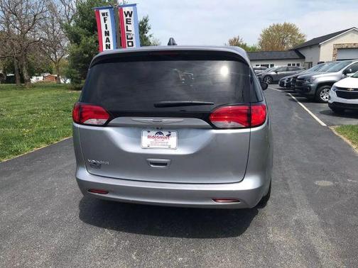 2021 Chrysler Voyager LX