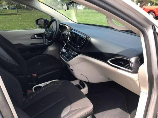2021 Chrysler Voyager LX