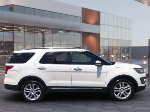 White 2017 Ford Explorer Limited
