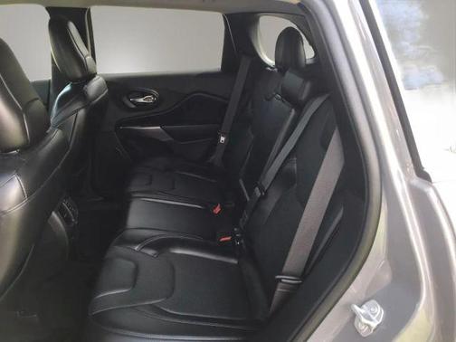 Gray 2019 Jeep Cherokee Limited