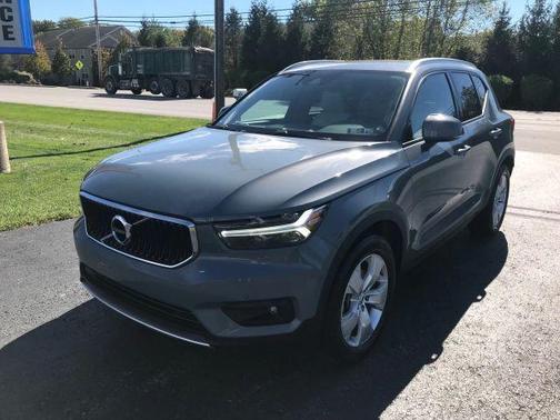 2022 Volvo XC40 T5 Momentum