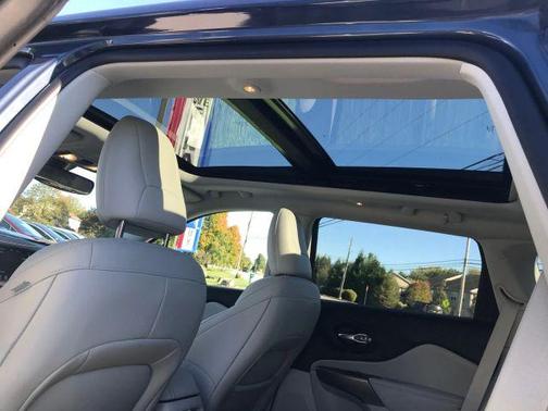 2022 Jeep Cherokee Latitude Lux