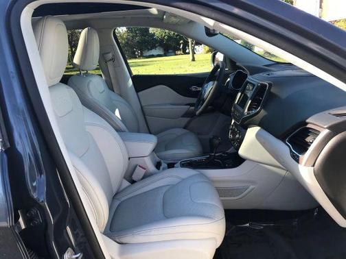 2022 Jeep Cherokee Latitude Lux