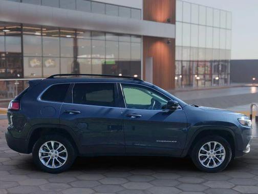 2022 Jeep Cherokee Latitude Lux