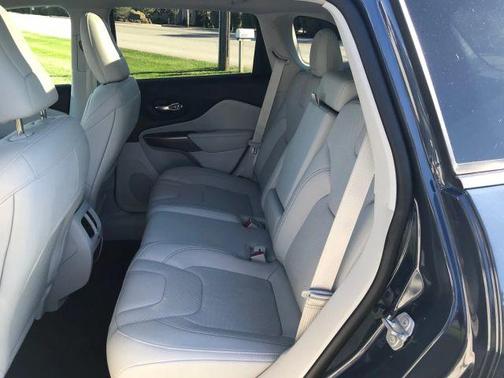 2022 Jeep Cherokee Latitude Lux