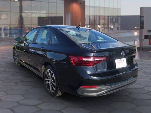 Deep Black Pearl Effect 2023 Volkswagen Jetta 1.5T Sport