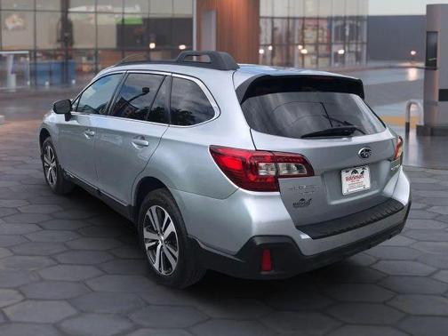 Ice Silver Metallic 2018 Subaru Outback 2.5i Limited