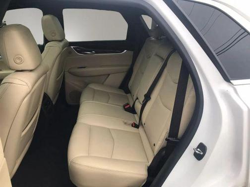 White 2017 Cadillac XT5 Luxury
