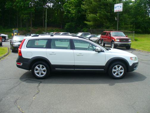 Arctic White 2010 Volvo XC70 3.2