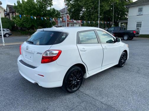 White 2009 Toyota Matrix Base