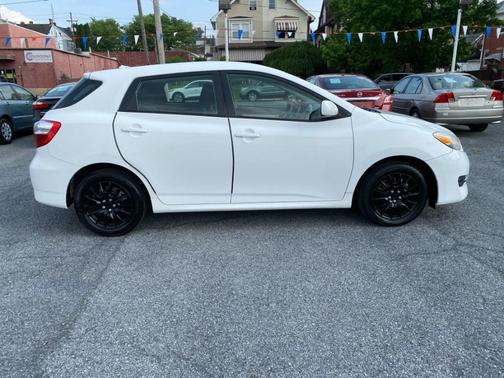 White 2009 Toyota Matrix Base