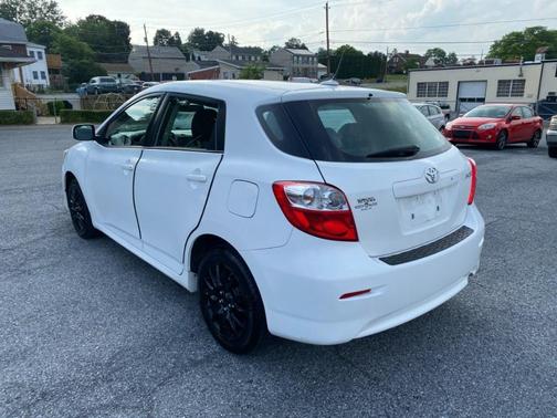 White 2009 Toyota Matrix Base