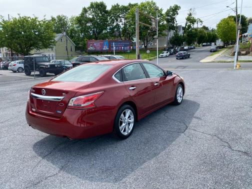 Red 2013 Nissan Altima 2.5 SL