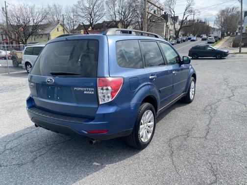 Blue 2011 Subaru Forester 2.5 X Premium