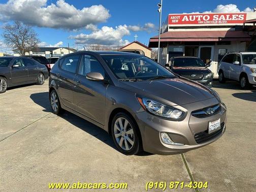2013 Hyundai Accent SE
