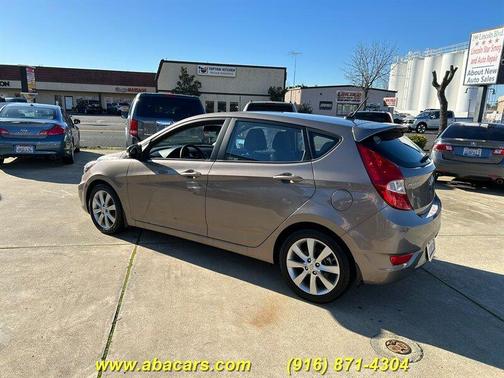 2013 Hyundai Accent SE
