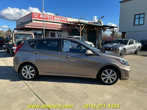 2013 Hyundai Accent SE