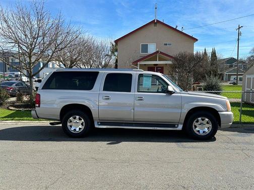 2004 Cadillac Escalade ESV 