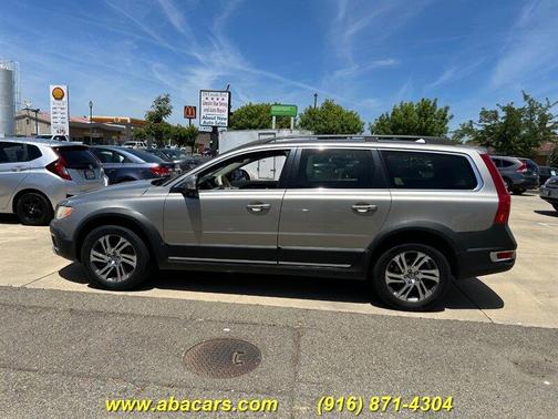 Seashell Metallic 2013 Volvo XC70 3.2