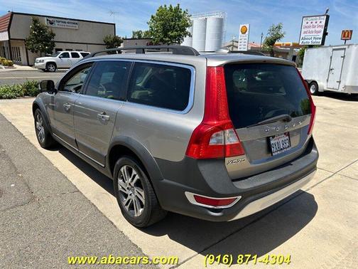 Seashell Metallic 2013 Volvo XC70 3.2