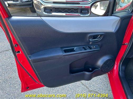 2013 Toyota Yaris LE