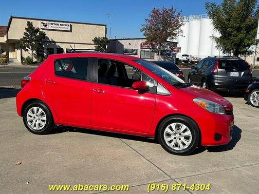 2013 Toyota Yaris LE